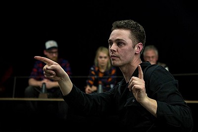 Artist en theatrical performer Nick Steur starts artistic research